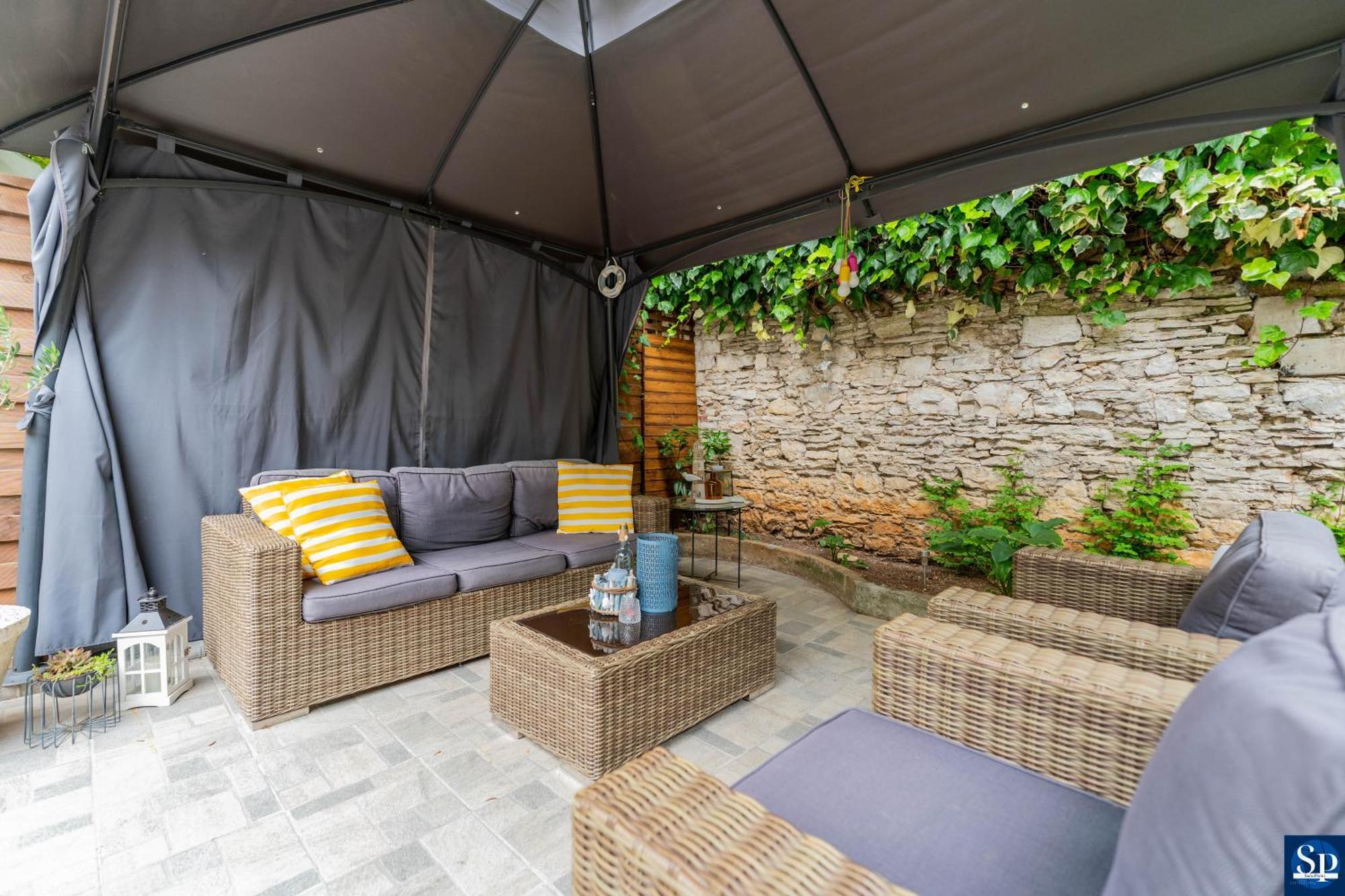 Colosseum Garden Apartment