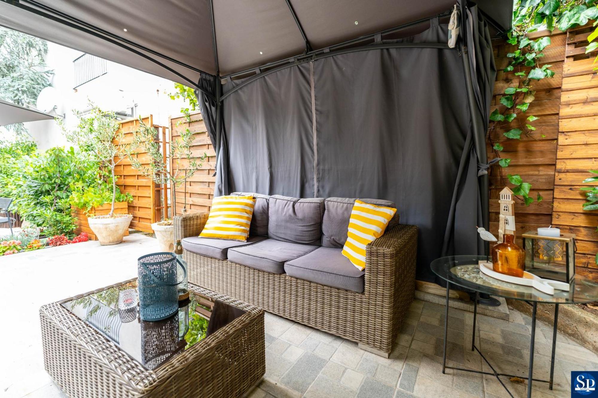 Colosseum Garden Apartment *