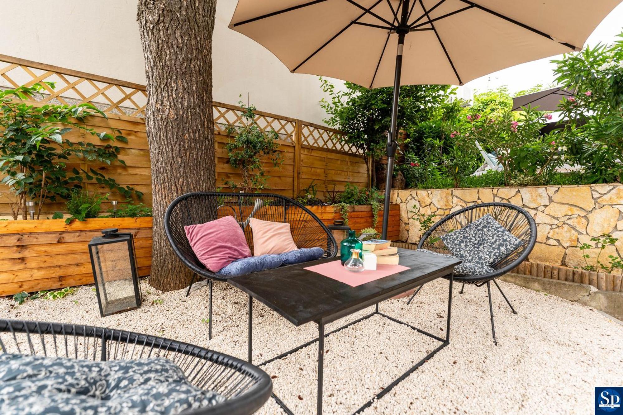 Colosseum Garden Apartment