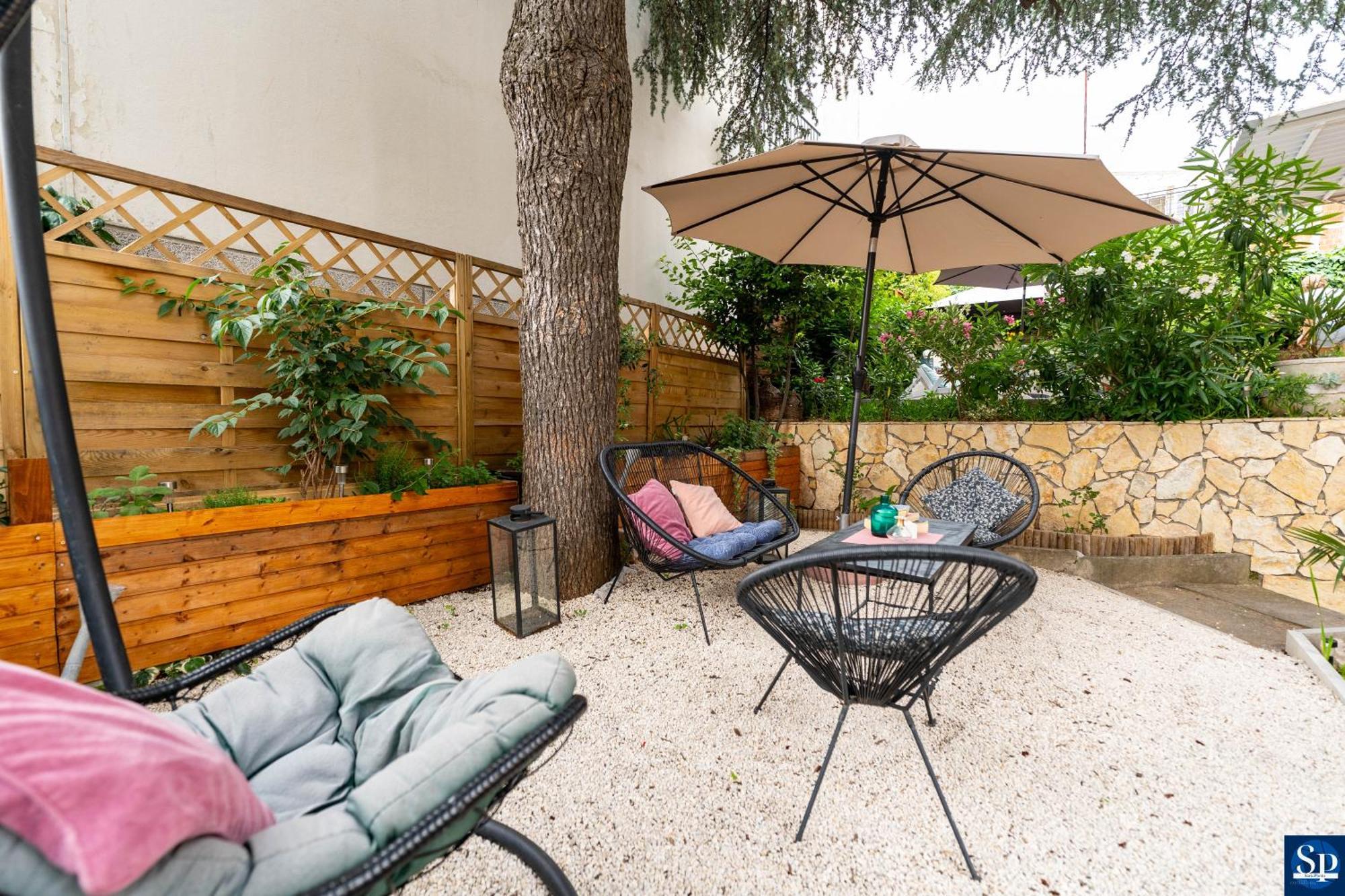 Colosseum Garden Apartment