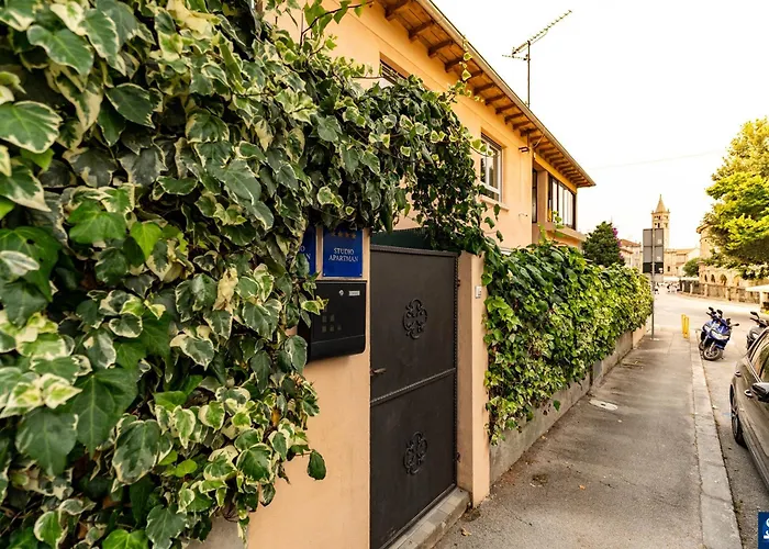 Colosseum Garden Studio Apartments